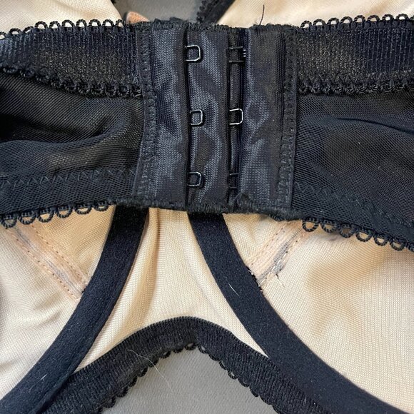 This is a beautiful bra 38I - Picture 3 of 4